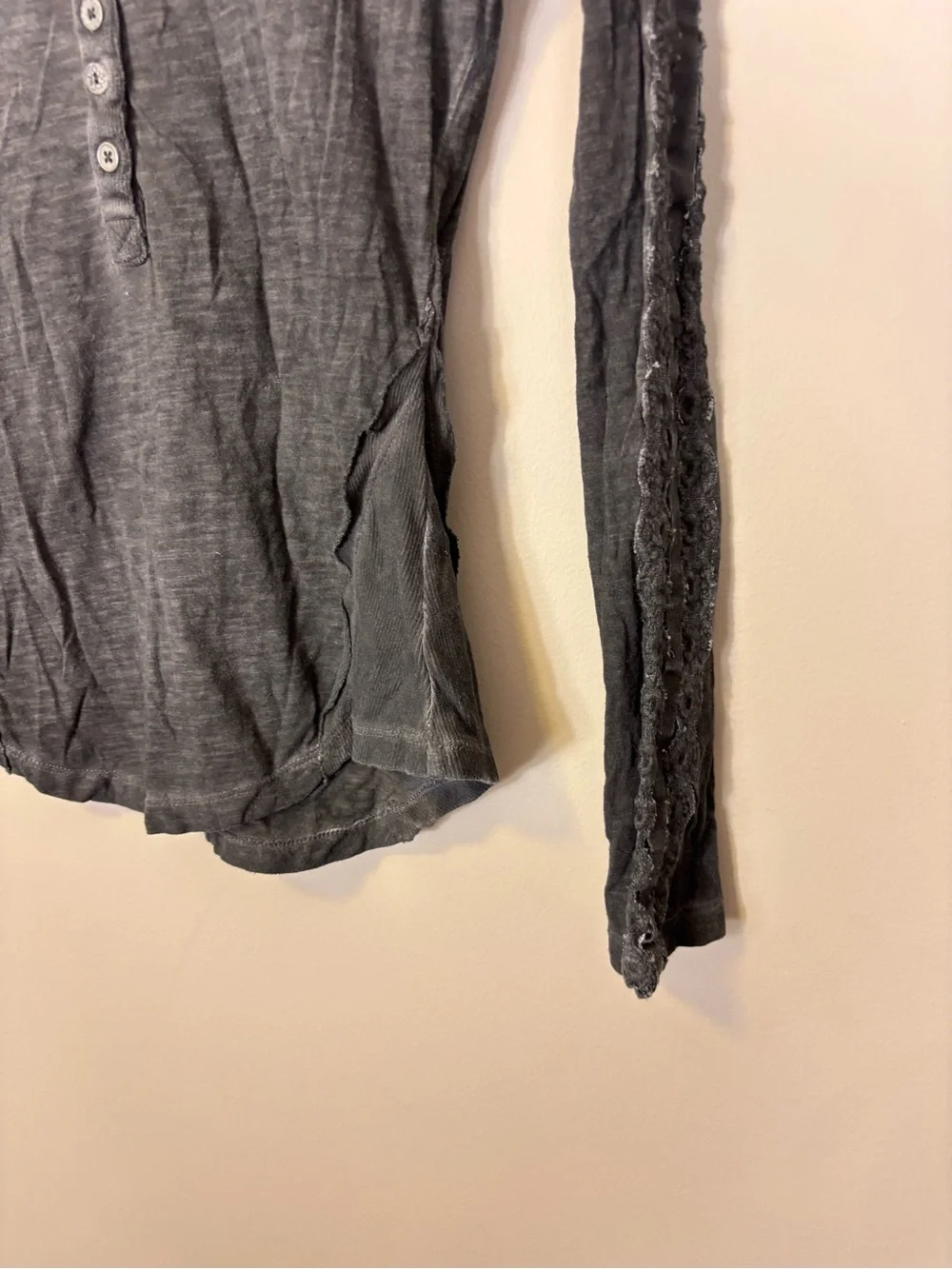 Free People Grey Long-Sleeve Scoop Neck Henley Top with Ribbon Sleeves Small
